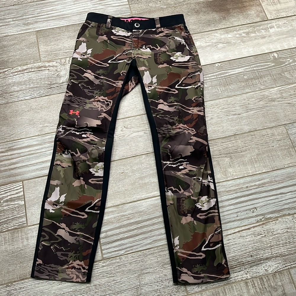 Under armour camo pants. EUC.